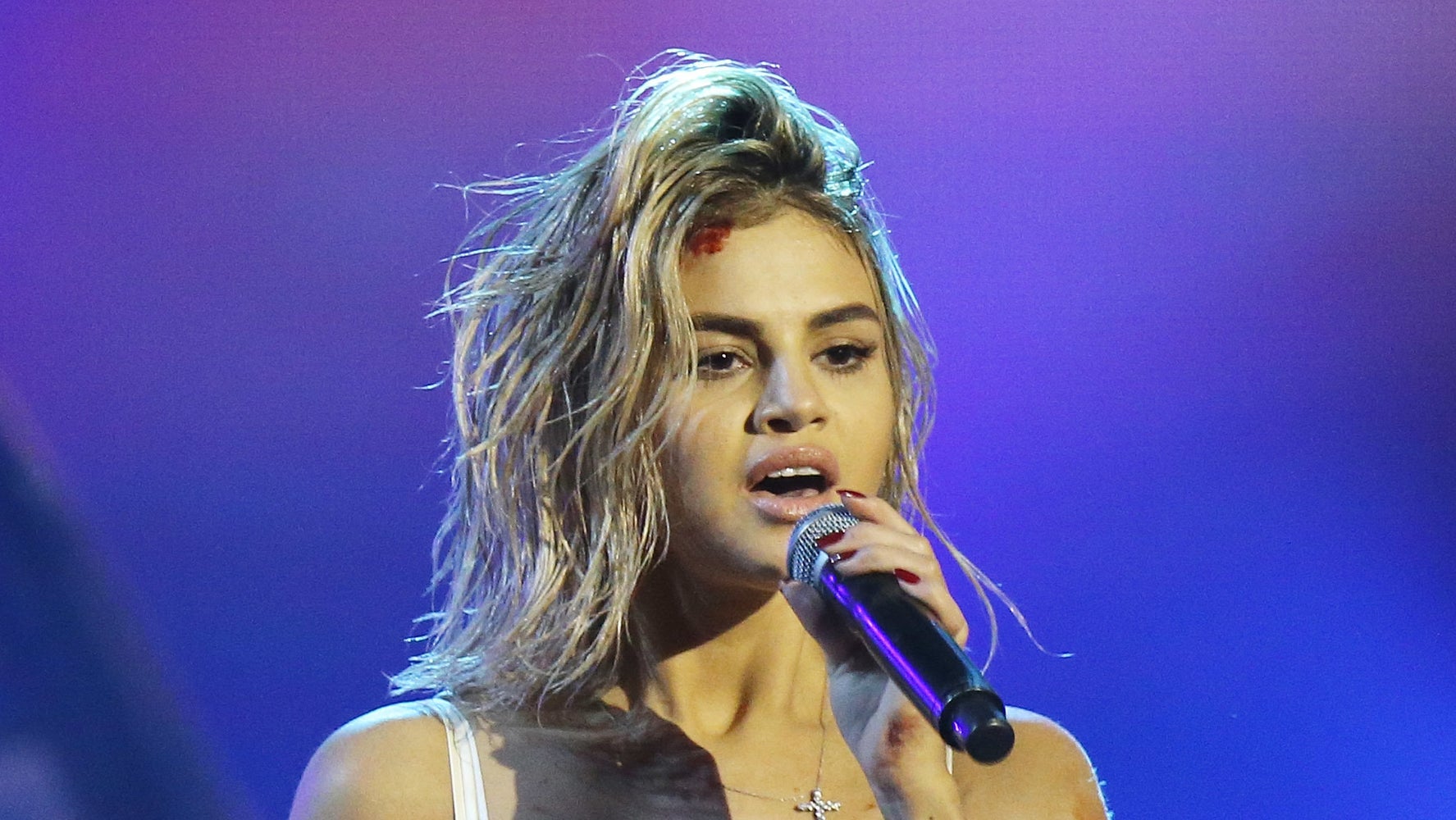 Viewers Accuse Selena Gomez Of Lip Syncing American Music Awards
