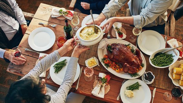 17 Thanksgiving Conversation Topics That Aren't About Politics