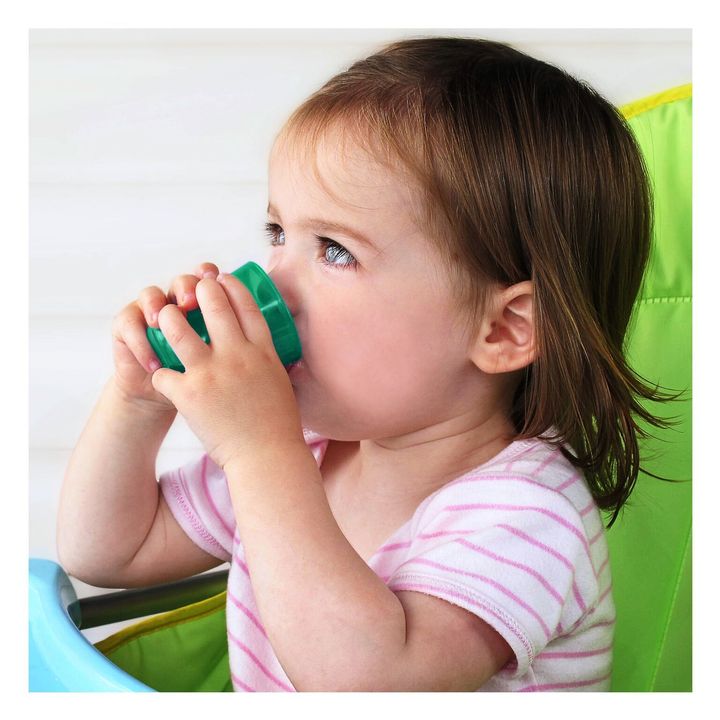 The Babycup eliminates the need for sucker cups, improving dental health.