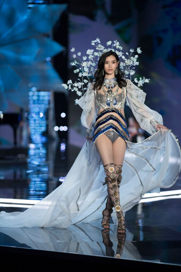 Victoria's Secret Models Ming Xi And Giselle Oliveira Prove The Power ...