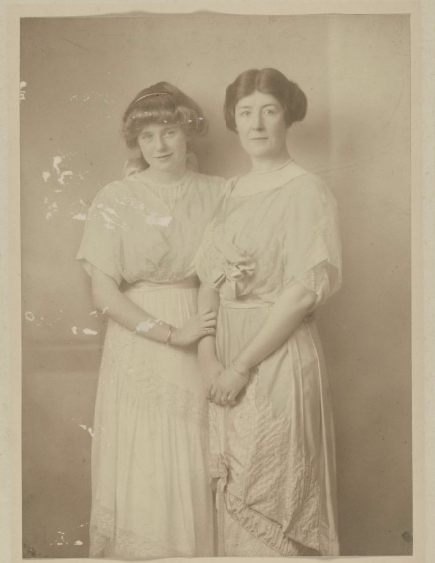 Isabelle and Carrie Phillips in Berlin, 1912