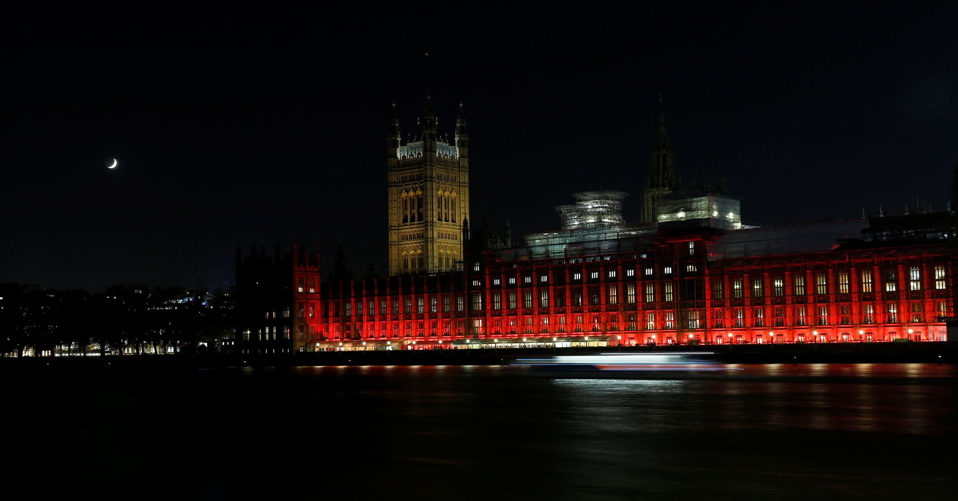 london 7+ schools entry Red Buildings Around Honor World The Landmark Up Light To