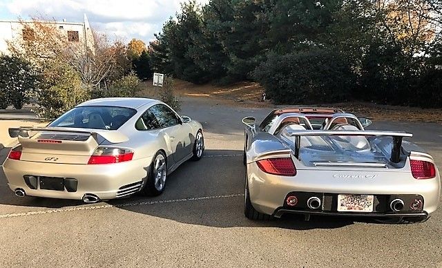 (left) Porsche GT2 - Supercar(right) Porsche Carrera GT - Hypercar