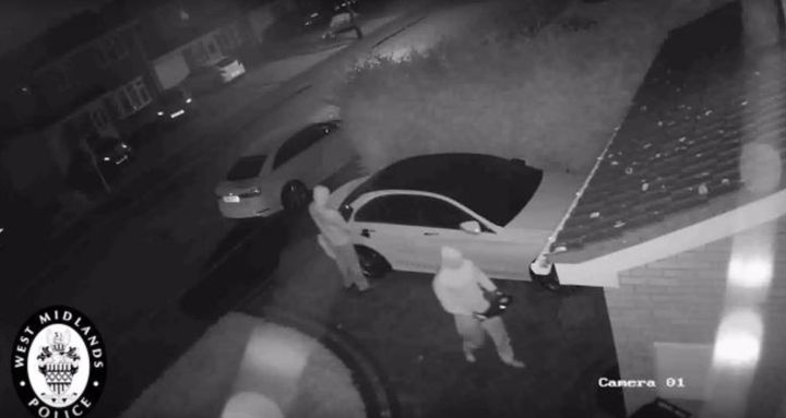 West Midlands Police have released footage of thieves using relay boxes to steal car without key