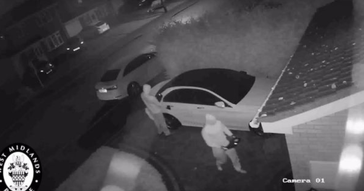 'Relay Crime' Where Thieves Steal Car Without Keys Released On CCTV