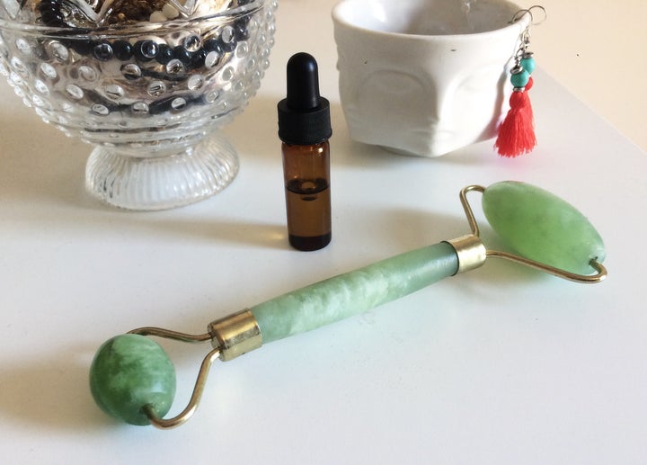 My jade roller sitting pretty with the trinkets on my dresser.