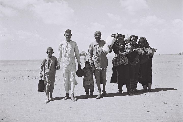 <p><strong>Yemenite Jews on their way to the refugees camp in Aden, Yemen. </strong></p>