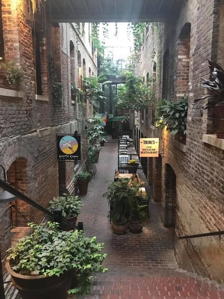 Picture of an alley in the Old Market for attention. 