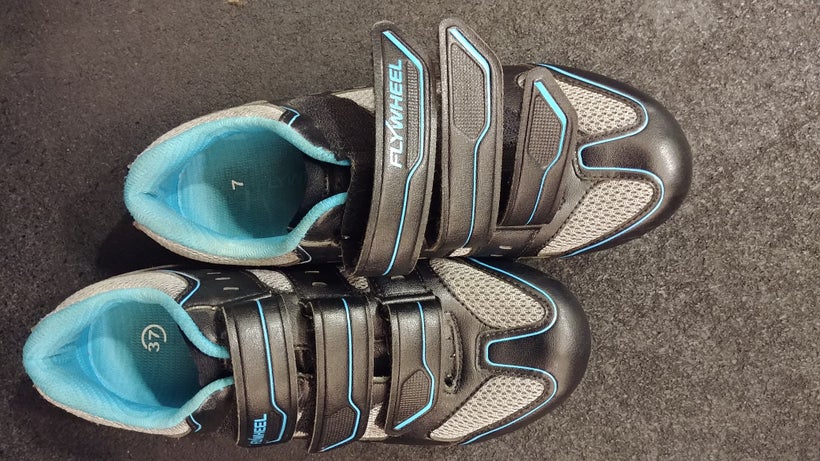 What the shoes look like. YAY VELCRO