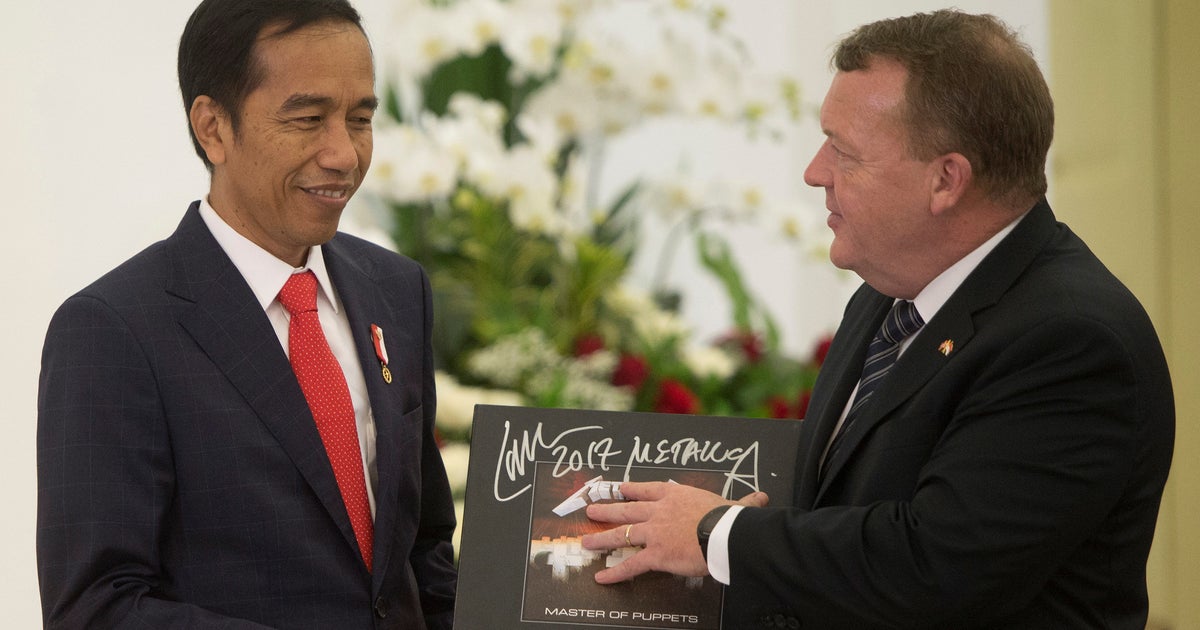 Danish Prime Minister Gives Indonesia S President The Most Metal Diplomatic Gift Ever Huffpost Canada