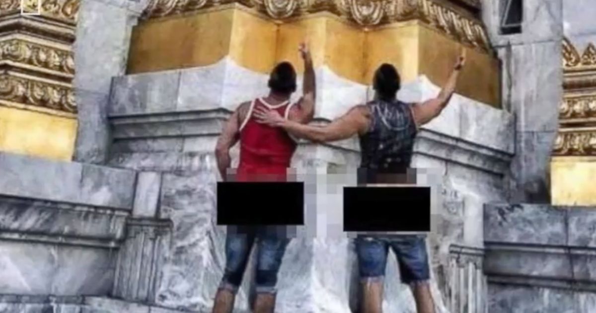 U S Couple Arrested In Thailand After Exposing Their Butts At Temple