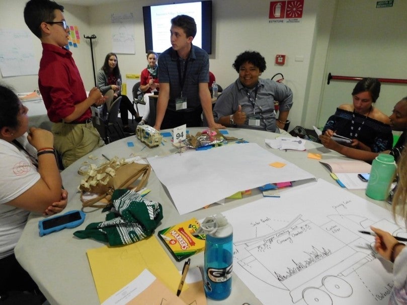 Students solving global food issues in innovation groups.
