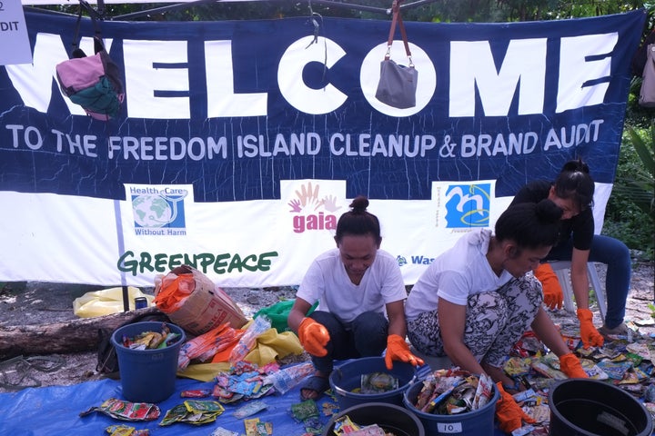 <p><em>Volunteers taking part in the Freedom Island cleanup and brand audit.</em></p>