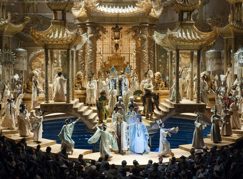 A scene from Franco Zeffirelli's production of <em><strong>Turandot</strong></em> (originally designed for the Metropolit
