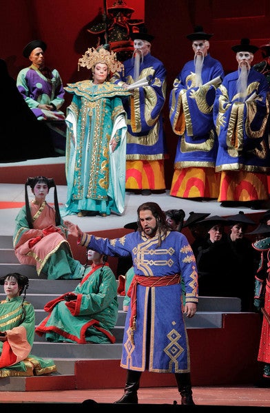 Nina Stemme (Turandot) and Brian Jagde (Calaf) in Act II, Scene II of <strong><em>Turandot</em></strong>