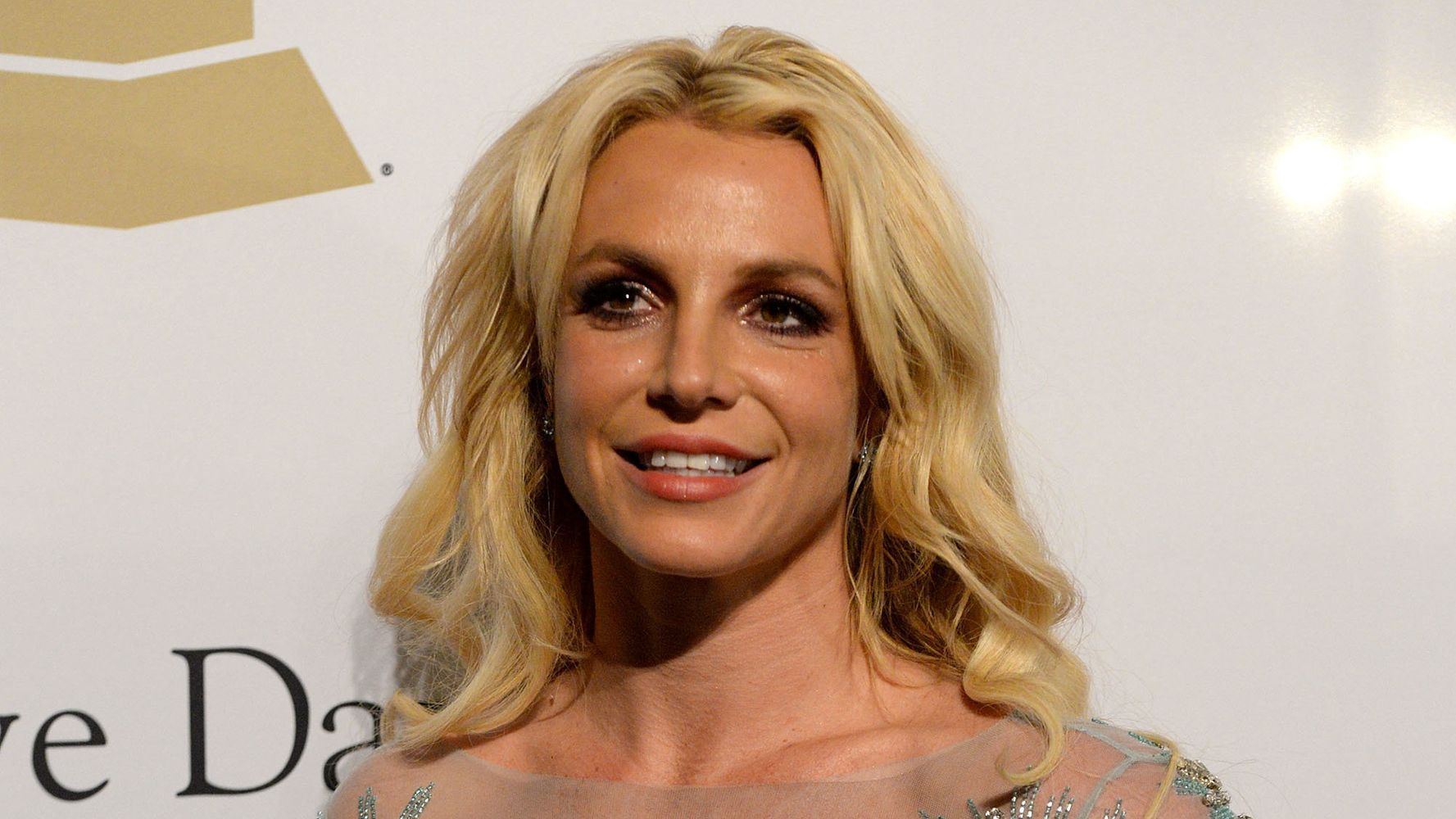 Britney Spears Surprises Fans With Impromptu Birthday Performance ...