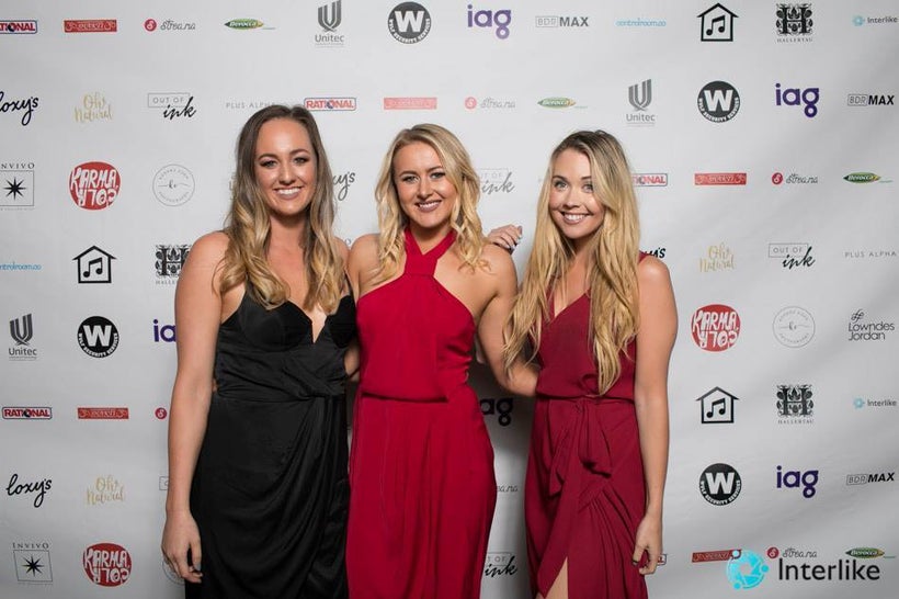 sViv (left) and Tash (middle) pictured with fellow kiwi Instagrammer Kristina Webb at the NZ Social Media Awards. Tash and V