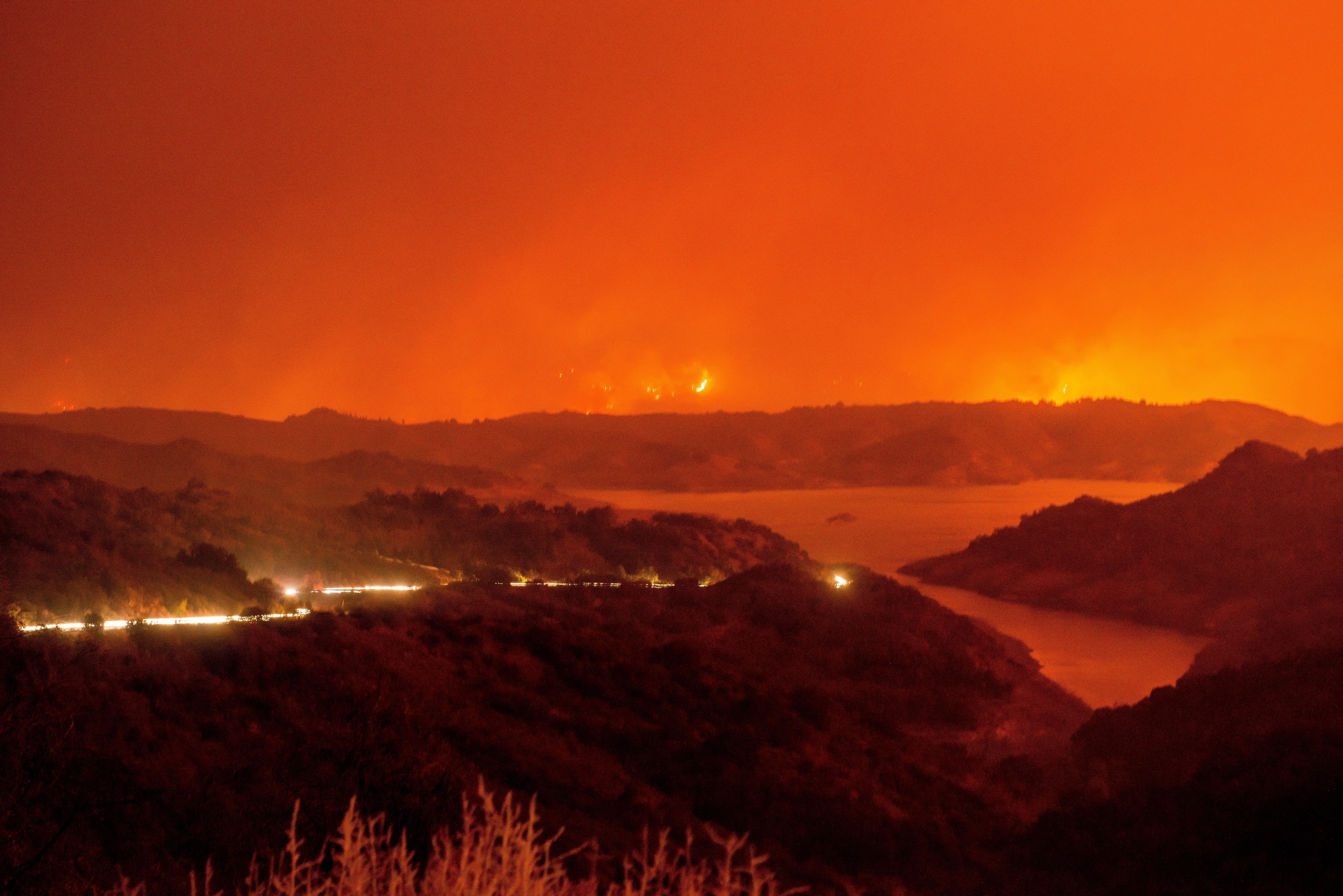 Dramatic Images From Devastating Southern California Wildfires ...