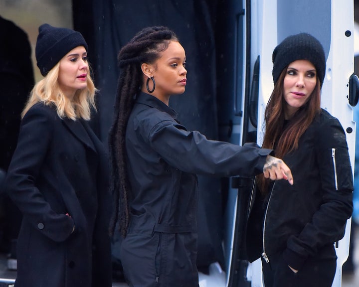 Sarah Paulson, Rihanna and Bullock on set.