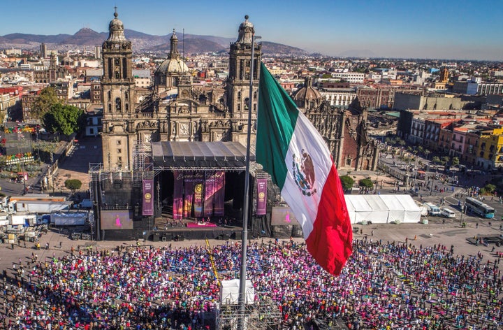 The Naam Yoga Global Gathering for Peace and Healing in Zócalo Square in Mexico City.