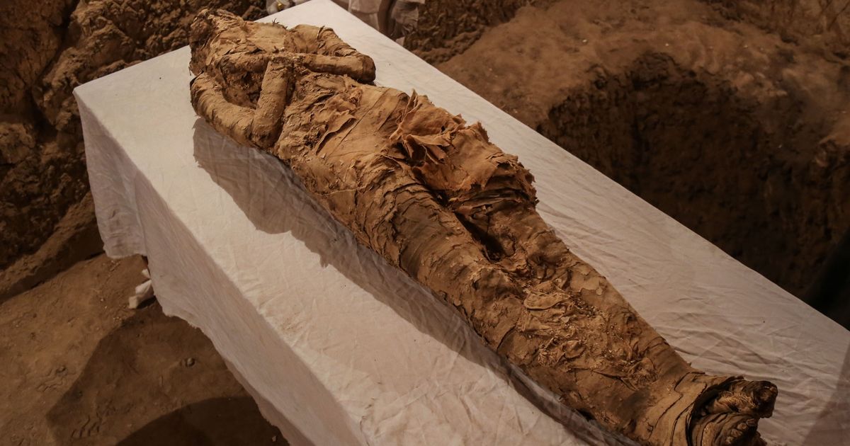 3500 Year Old Mummy And ‘beautiful Wall Mural Discovered In Egyptian Tombs Huffpost Uk News 1599