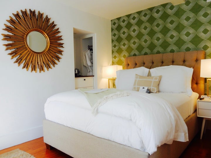 <p>Guest room Regatta Inn Nantucket MA</p>