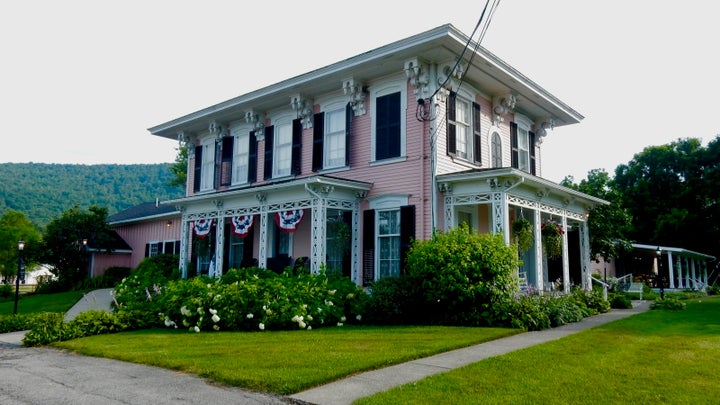 <p>Pleasant Valley Inn Hammondsport NY</p>