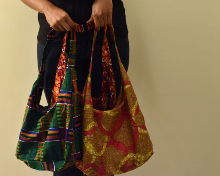 A beautifully patterned and multicolored hobo bag destined for numerous adventures! 