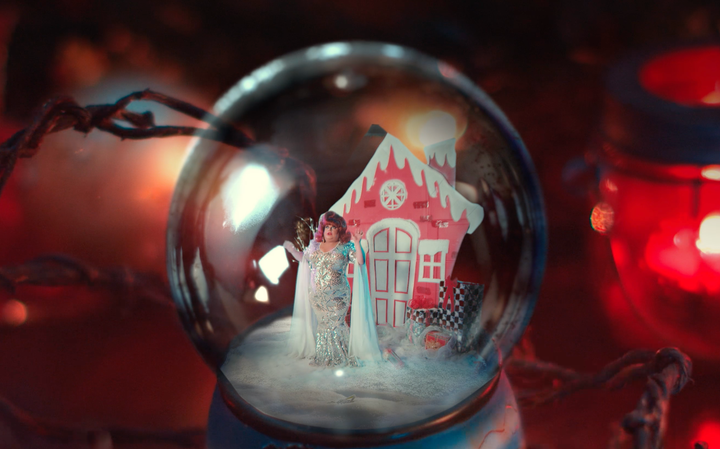 Shawn Adeli created this magic and put Ginger inside a snow globe.