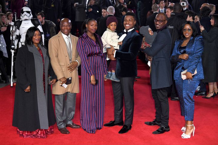 John Boyega poses with his family on the red carpet