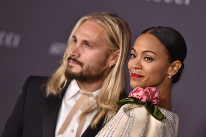 H ηθοποιός Zoe Saldana με τον σύζυγό της Marco Perego, αντάλλαξαν επίθετα και πλέον συστήνονται ως Zoe Saldana-Perego και Marco Perego-Saldana.