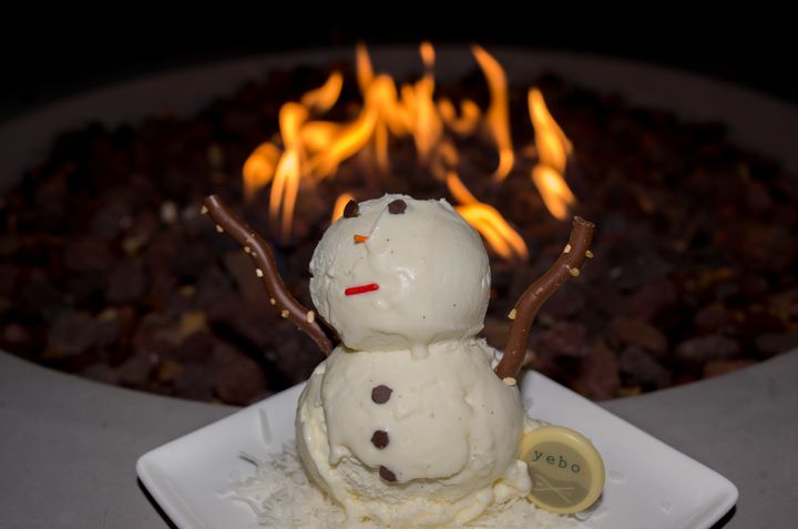 <p>What’s a festive ski lodge without snowman shaped ice cream?</p>