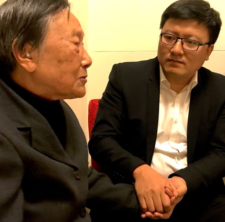 Mdm Xia Shuqin describes her experiences to Mr Chi Cheng of the Tianfu Group, Nanjing, on 13 December, 2017, 80 years after the massacre began, when she was eight years old.