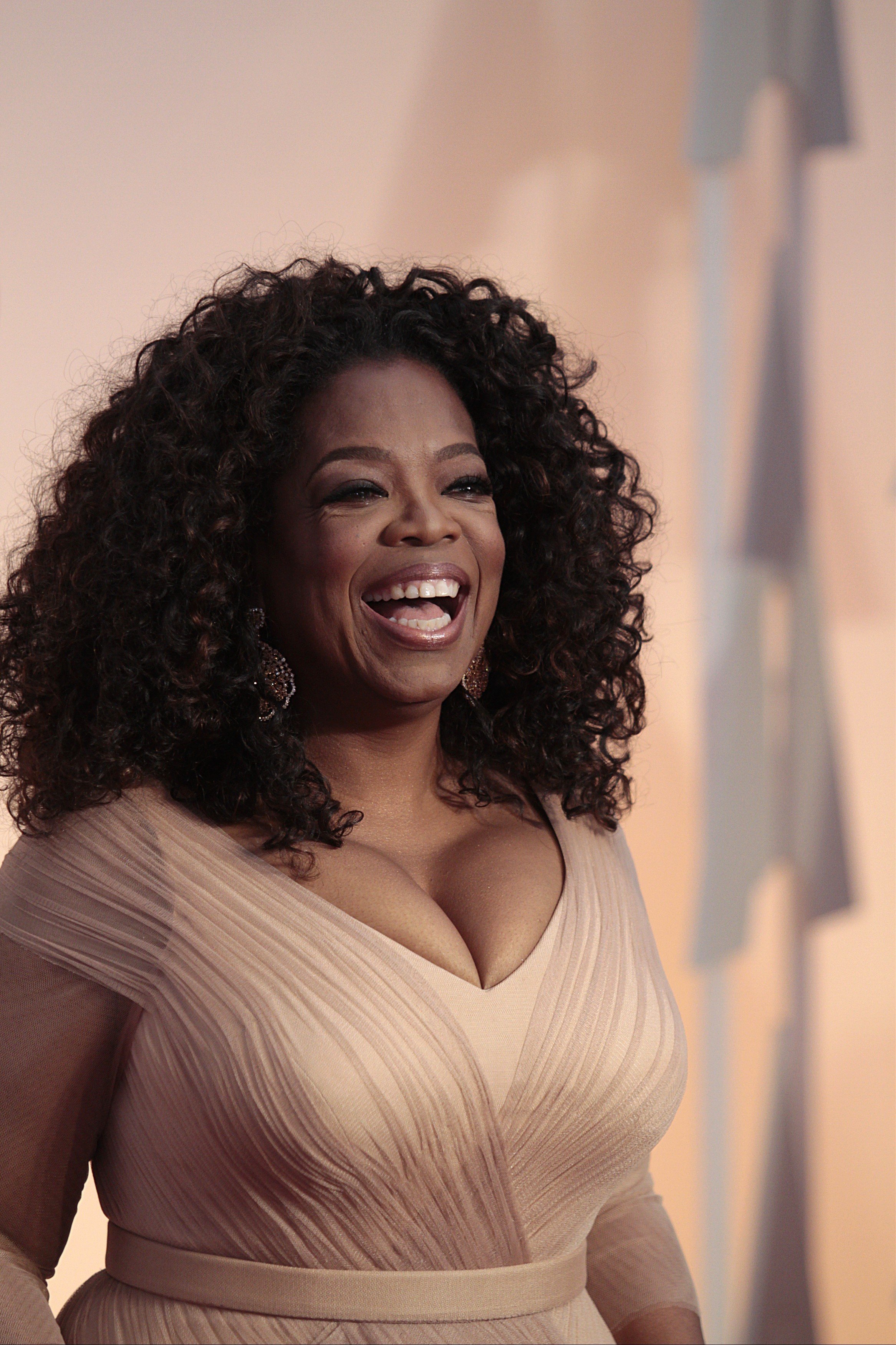 Oprah Winfrey Becomes The First Black Woman To Receive Cecil B. DeMille ...