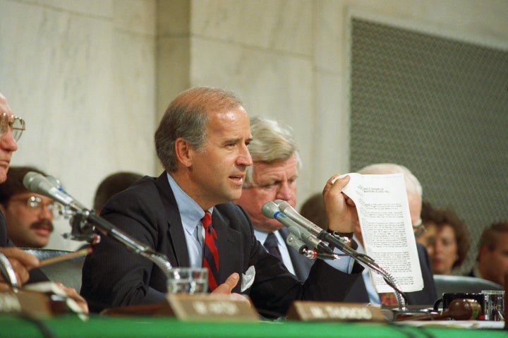 Biden holding up a copy of the FBI report on Hill during the 1991 committee hearings on Thomas.