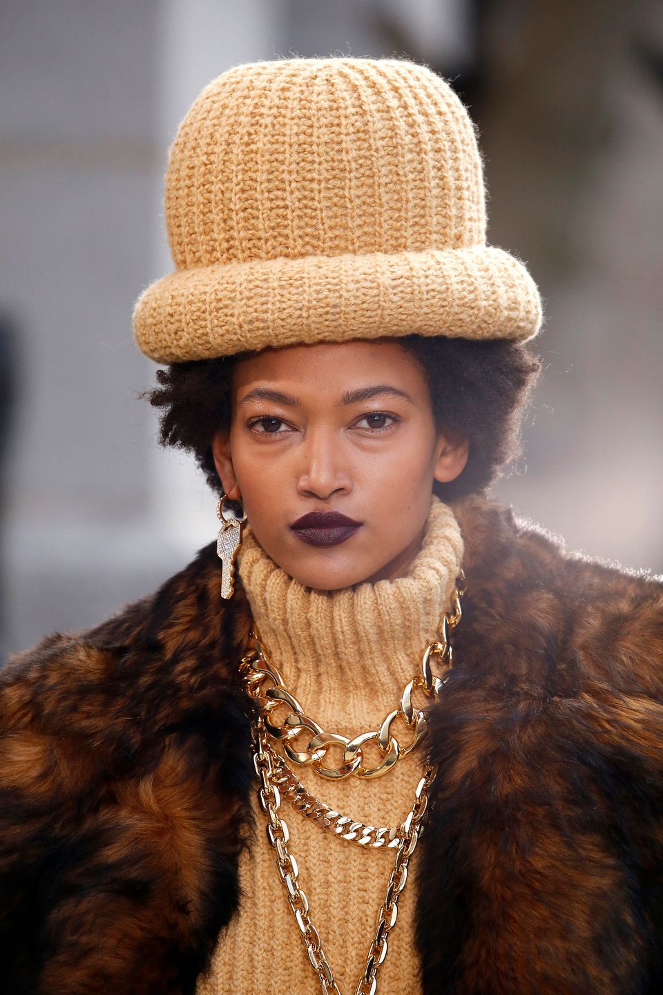 How To Pull Off Wearing Necklaces With Turtlenecks, According To A ...