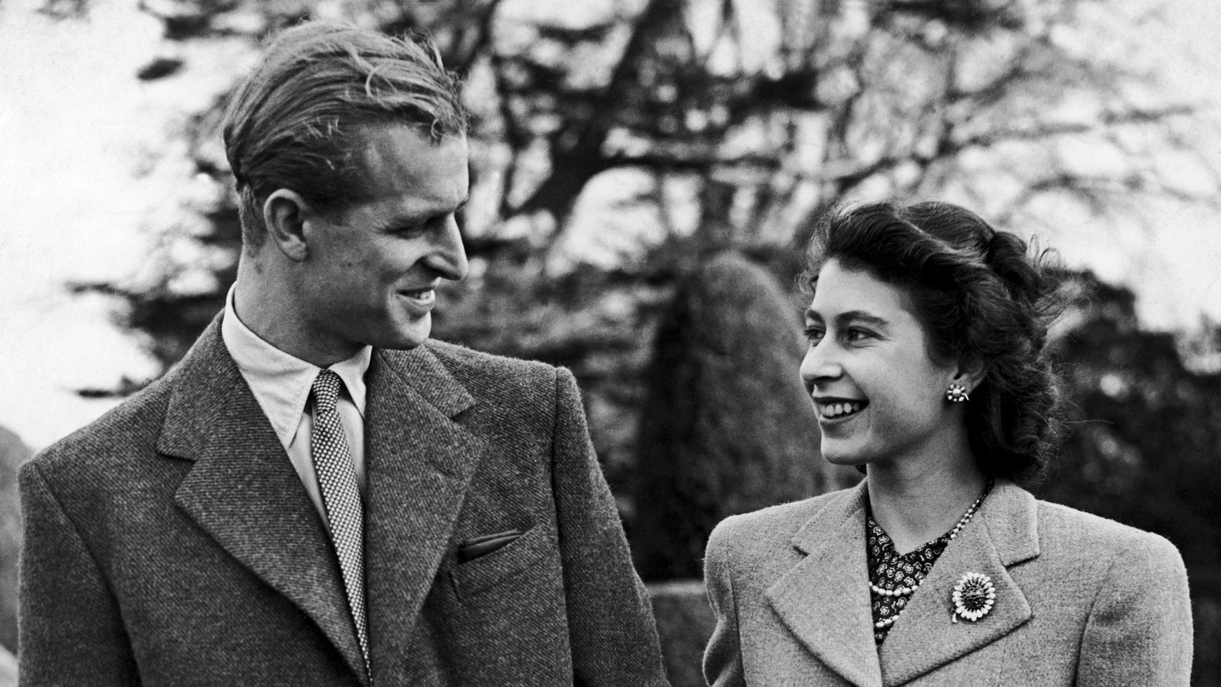 16 Photos That Capture Queen Elizabeth And Prince Philip S Romance Huffpost Life
