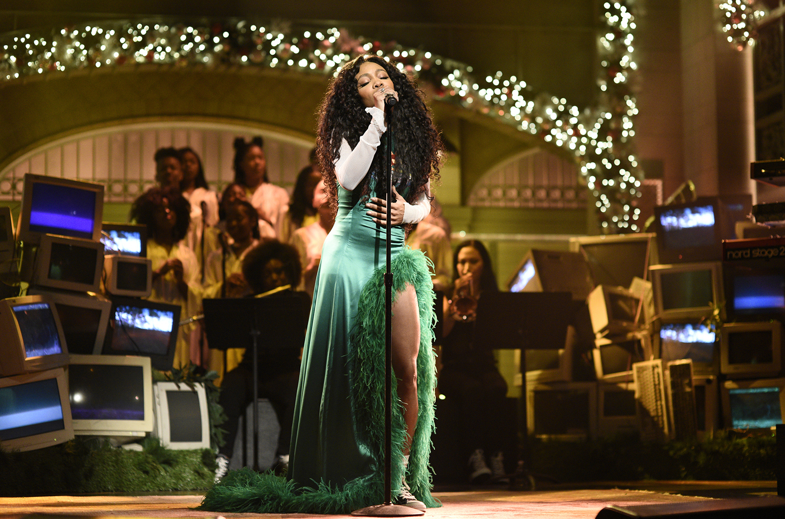 10 Reasons Why SZA Deserves To Win A Grammy | HuffPost Contributor