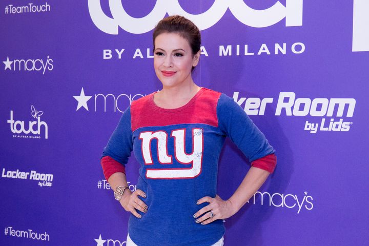 Actress Alyssa Milano put Matt Damon in his place after his convoluted statement on sexual misconduct accusations.