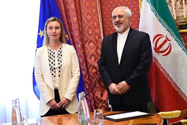 Javad Zarif, Iranian Foreign Minister, on the right and Federica Mogherini 