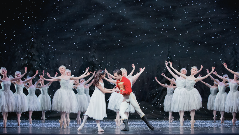 Francesca Hayward, Alexander Campbell and Royal Ballet artists in <em>The Nutcracker</em>