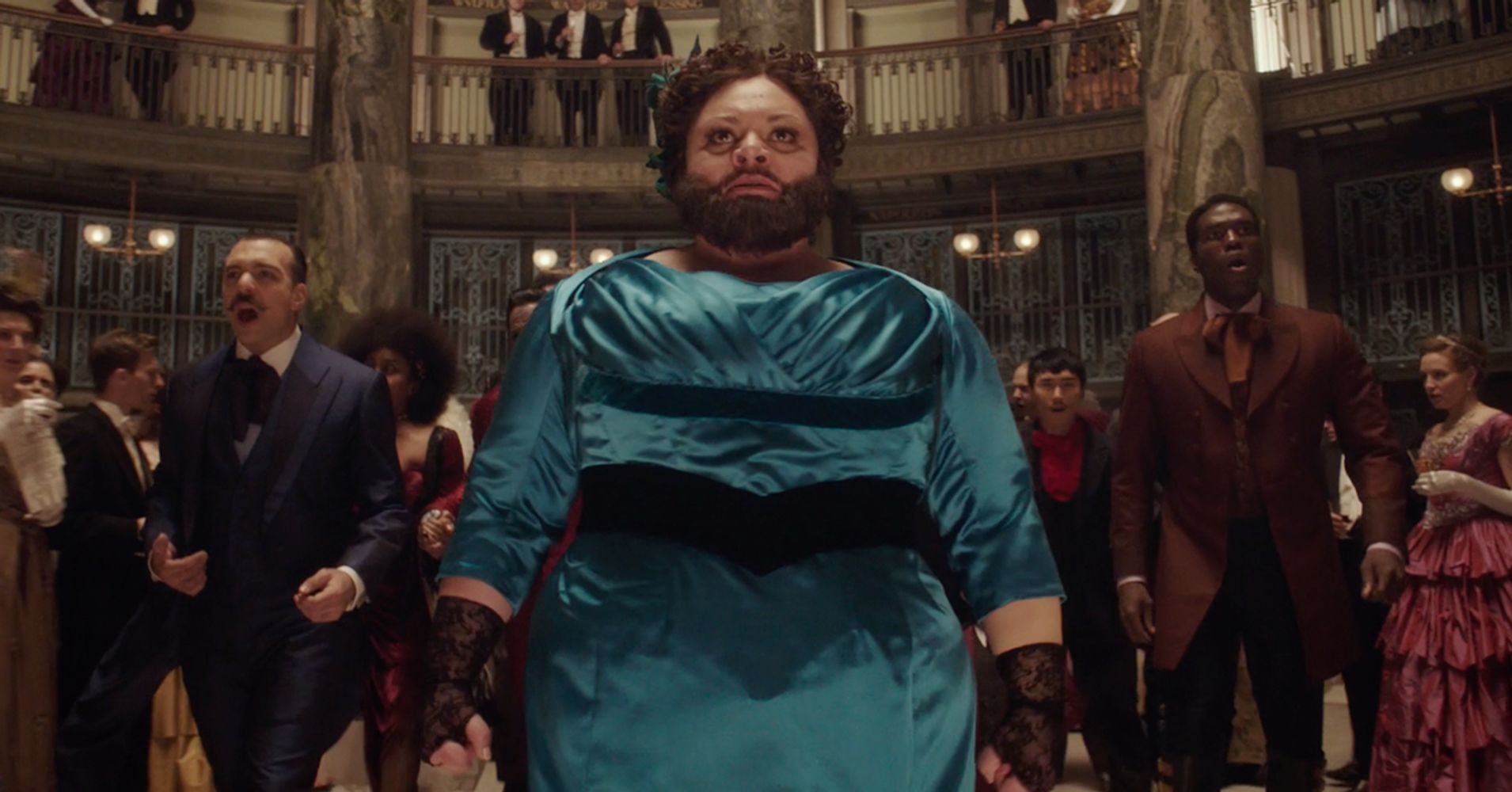 Keala Settle Makes Grand Entrance As The Bearded Lady In The Greatest Showman Huffpost 8011