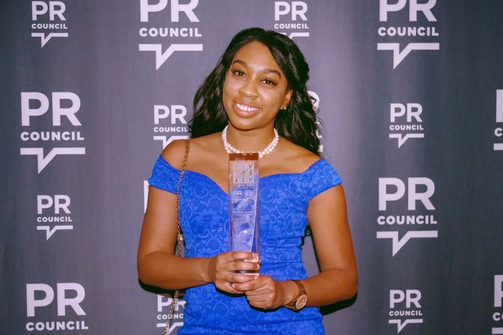 Ashley Simms accepting the Outstanding Young Professional Award at the 2017 Diversity Distinction in PR Awards