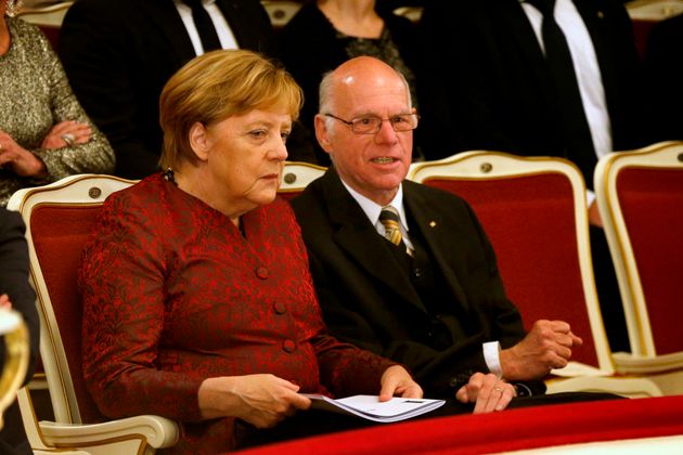 Kanzlerin Merkel neben Ex-Bundestagspräsident Lammert.