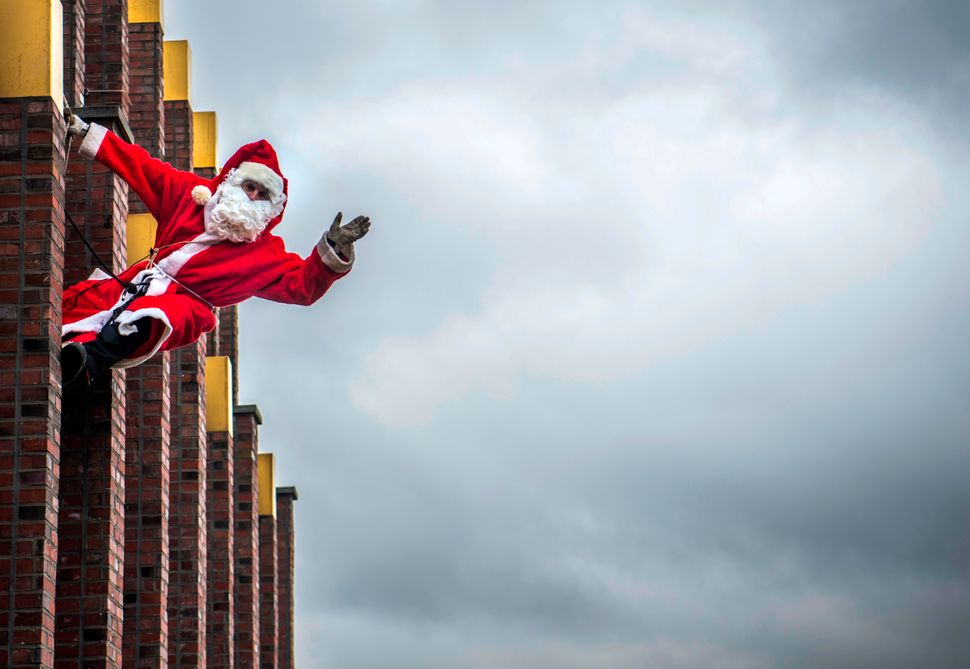 These 17 Photos Show Santas Spreading Joy Around The World | HuffPost