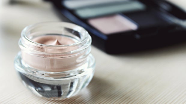 Huile de vitamine E: Pourquoi vous devriez utiliser sur votre corps avec prudence Huile de vitamine E: Pourquoi vous devriez utiliser sur votre corps avec prudence