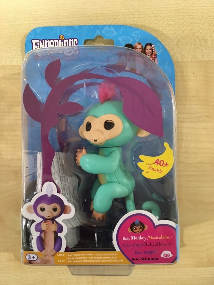 Despite having the 'Fingerlings' logo, this packaging is fake as it shows a purple animal on the front, but a green on in the packaging. 
