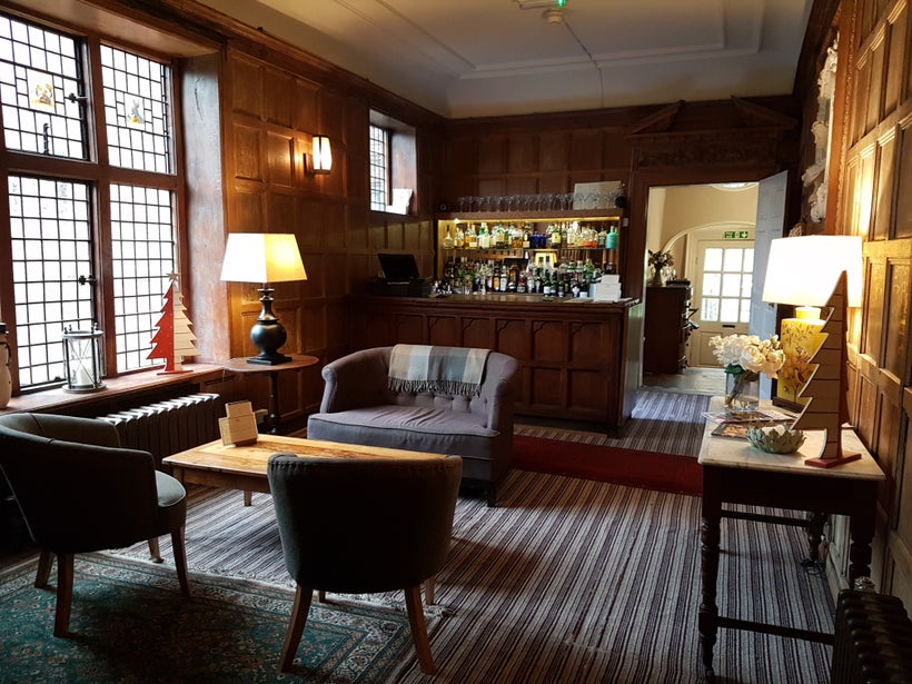 The small-but-delightful bar of the Long Gallery