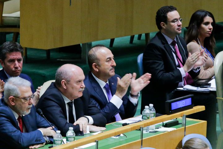 Mevlut Cavusoglu, Minister of Foreign Affairs of Turkey, applauds the result of the vote on Jerusalem at the General Assembly hall