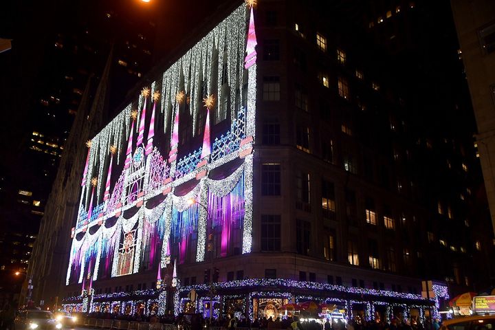 <p><em>The Sound & Light show across Saks Fifth Avenue’s entire building façade.</em></p>